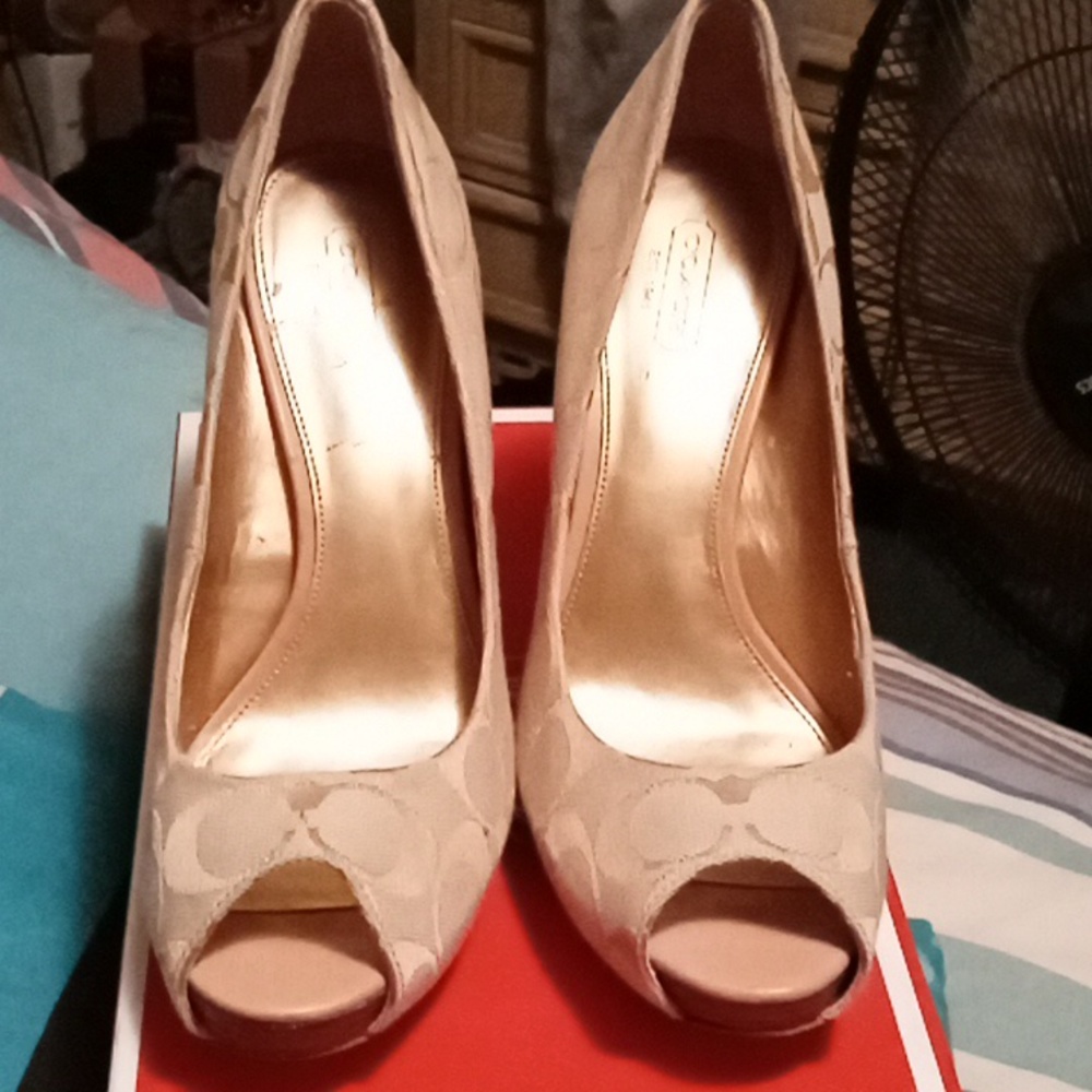 Coach tan heels sz 8.5 worn 2x  clean on bottom no fading stretching pillin